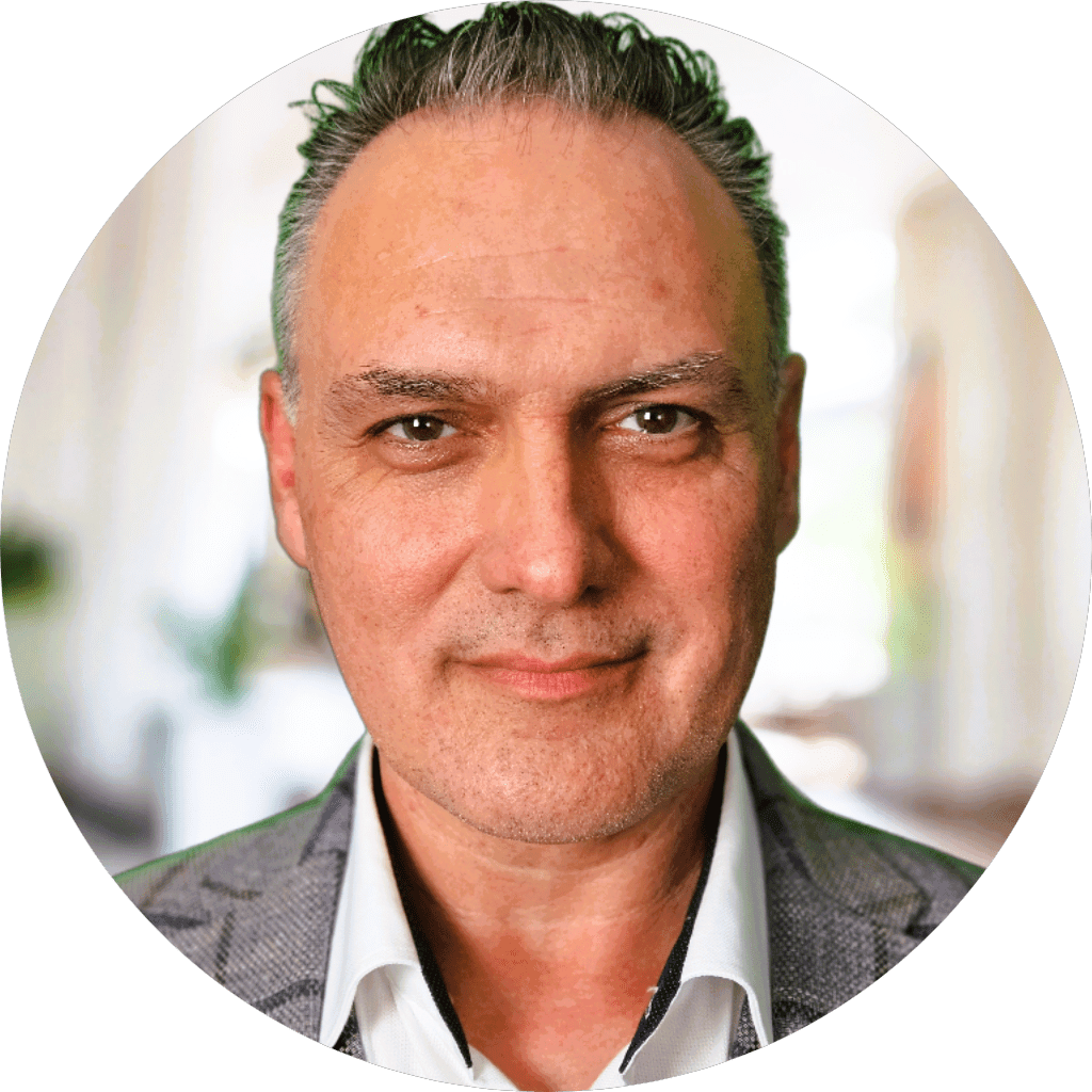 Porträtaufnahme von Brani Beer, Experte für Maßmöbel und Möbeldesign in einem modernen runden Rahmen.